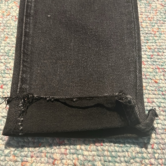 Ladies size 32 Kensie Black Jeans with destruction/raw edge - Picture 9 of 10